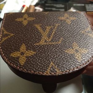 Luis Vuitton coin purse